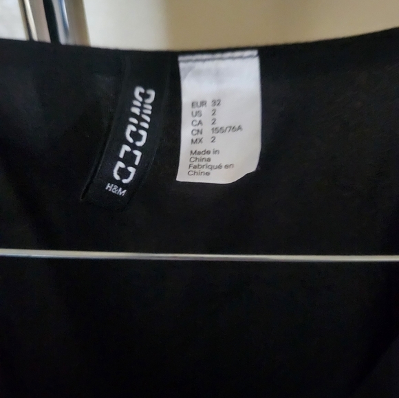 H&M Divided Black Short Sleeve Dress - Picture 2 of 3